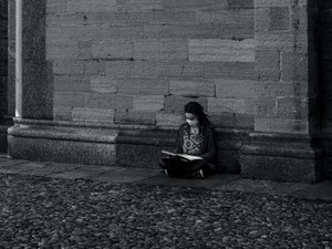 身振り手振りを多めに。顔が隠れた生活で学んだコミュニケーション