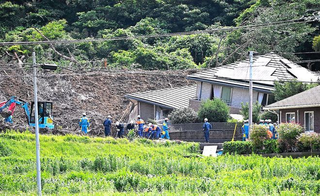 2 tropical storms pound Japan with floods and landslides, killing 1 | The ...
