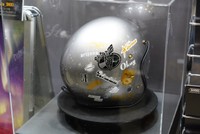 B'z・稲葉浩志とコラボしたSHOEIの特別ヘルメット