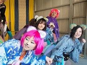 猫の視点で、街の歴史えがくコメディー演劇「上狛キャッツ」