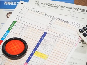 遺産相続で所得税がかかるケースとは？　申告方法や注意点も解説