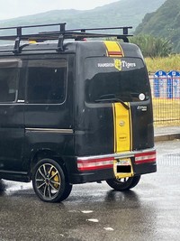 阪神タイガースのロゴが入った軽自動車を発見、虎ファンがいるのか…