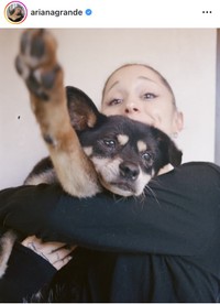 アリアナ・グランデのインスタグラム＠arianagrandeより