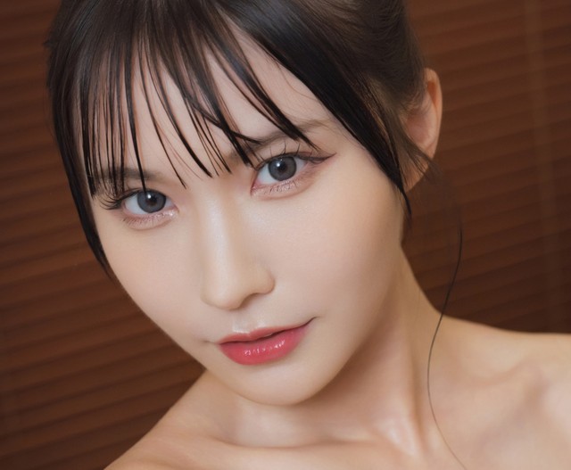 伊織芽衣写真集【オールアザー版】 先行カット　(C)KADOKAWA　　PHOTO/田中智久