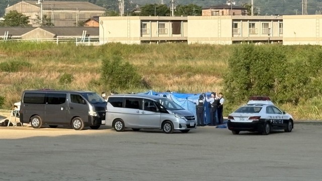 高松市の河川敷で軽自動車が全焼　1人が死亡　香川