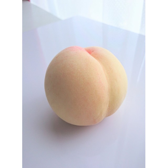 チャコたんのお尻のようなモフモフな桃（提供：忍者猫チャコたん&すず香さん）