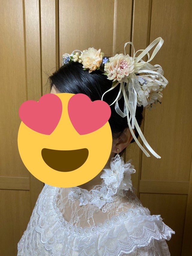 髪型には花飾りも付けました！