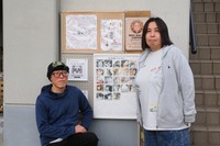 佐賀関で地域猫活動をしている橋本さん（左）と大野さん（右）