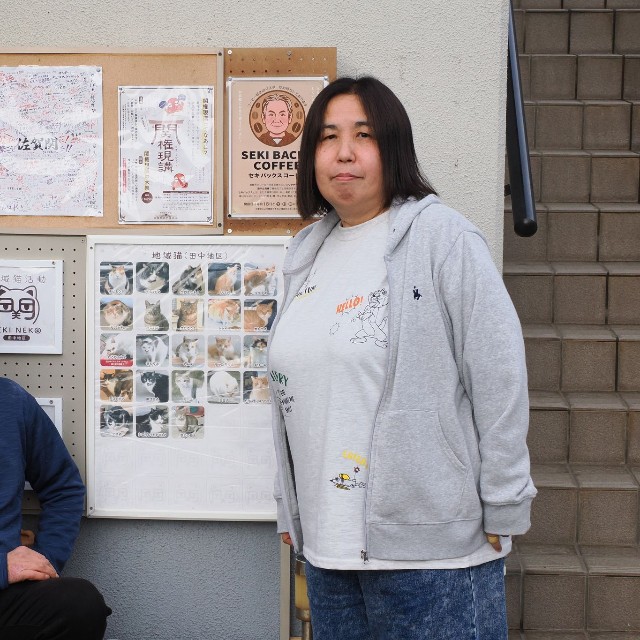 佐賀関で地域猫活動をしている橋本さん（左）と大野さん（右）