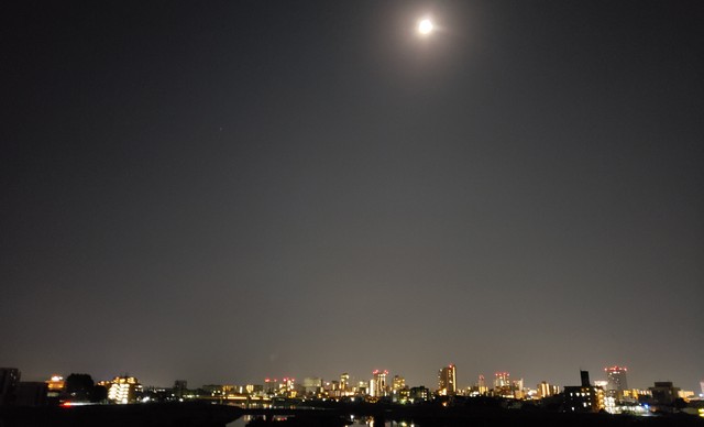 9月23日　午後11時ごろの月　岡山・北区で撮影