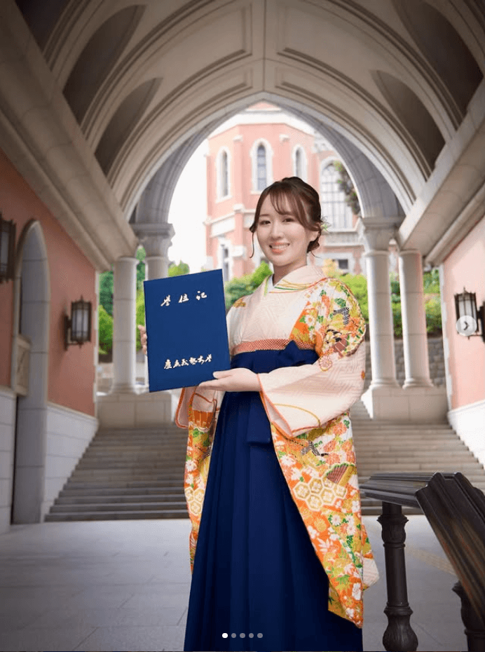 彩月つくしのインスタグラム（＠iii_tsukushi_iii）より