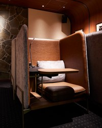 上島珈琲店虎ノ門店にある「ひとり用ブース席」（提供）