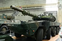 自衛隊のブースには実車の16式機動戦闘車などが展示されていました。ここまで自走してきたそうです。まさに大迫力ですね。