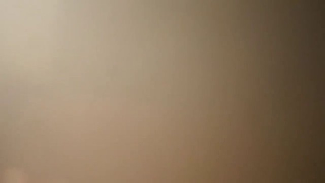 辺りが白煙に覆いつくされています。 ※クドウ秘境メシさんのX動画より抜粋
