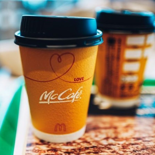 本格的なコーヒーを楽しめる「マックカフェ（McCafé）」 ※画像はイメージです（beeboys／stock.adobe.com）