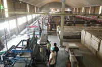 環境に配慮した「Stone Bricks」の工場で働く人々=2024年5月7日、バングラデシュ、荒ちひろ撮影