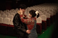 Netflix Koreaの公式X（@NetflixKR）より ドラマ「おつかれさま」でイ・ジュニョン（左）はIUの恋人役を演じた