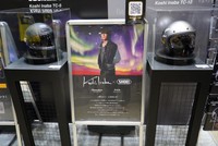 B'z・稲葉浩志とコラボしたSHOEIの特別ヘルメット