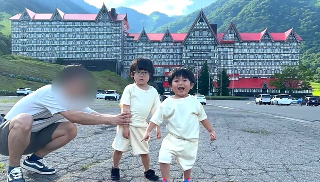 家族旅行のきょうだい記念写真！（提供：みどぅ家のちいのんさん）