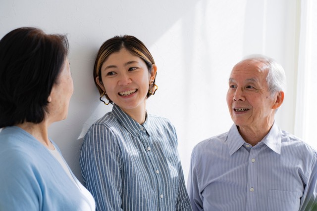 帰省中の“結婚”の話題に対し、取った対応は…　※画像はイメージです（arc image gallery/stock.adobe.com）