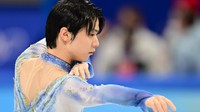 男子ショートプログラムの演技を前に練習する羽生結弦選手
