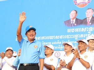 「いいね」を買って動かす政治　フェイスブックは民主主義を壊すのか