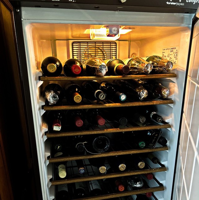 亡き父が残したワインセラーには超高額ワインが！　※画像はイメージです（クリボー0831/photoAC）