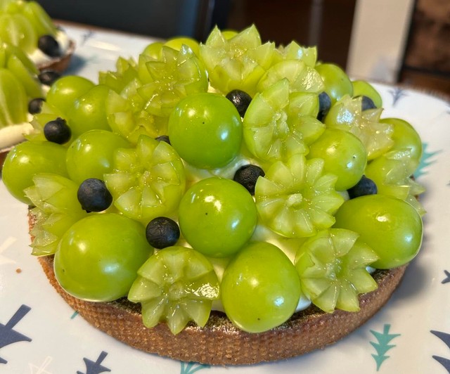 見た目も美しいフルーツタルト（提供：@sweets_or_tenyaさん）
