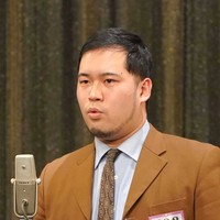 お笑いコンビ「令和ロマン」の松井ケムリさん（2021年撮影）