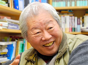 上り坂への郷愁、今なお　立花隆「田中角栄研究」 