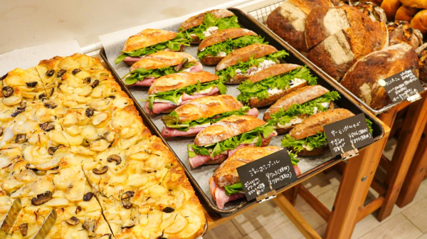 週2日開く小さなパン屋、国産小麦のおいしさ伝えて