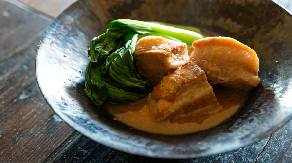 酒かすが風味のポイント 重たくない豚の角煮