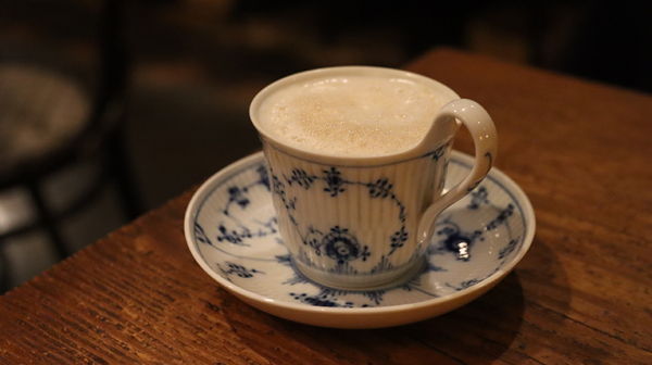 変わりゆく街で心温まるコーヒーを 「茶亭 羽當」