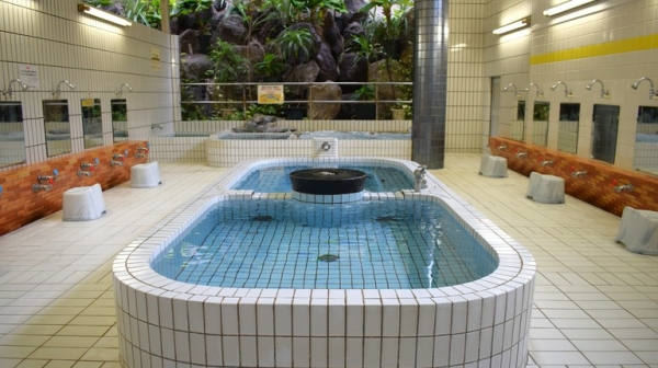 高校生カップルから風呂屋に 名古屋「平田温泉」