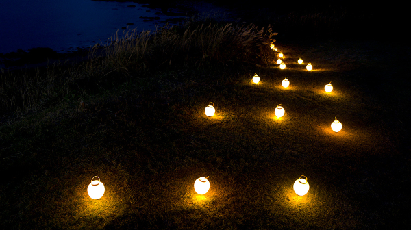 彼女たちの旅立ち 永瀬正敏が撮った小さなともし火
