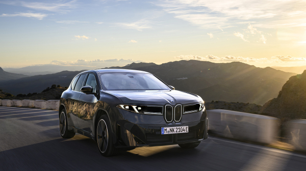 BMWの最新EV「iX3」 他と一線を画す驚きの性能