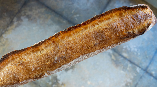 飛ぶように売れるバゲット つくばに昨年オープン