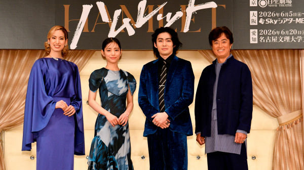 市川染五郎、當真あみらが舞台「ハムレット」に挑戦