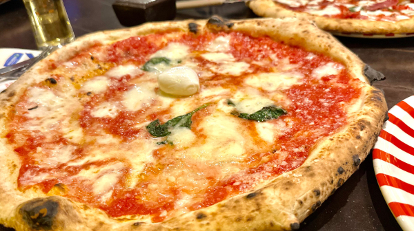 本場ナポリのピッツァ・マルゲリータに歓喜！