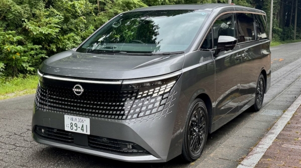 「エルグランド」16年ぶり新型 多彩な運転モード