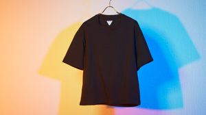 ボトムスを選ばないボッテガ・ヴェネタのTシャツ