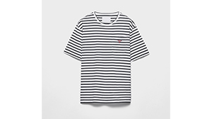 色褪せない魅力をまとう、プラダのボーダーTシャツ