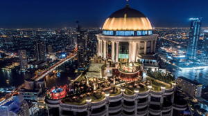 近代バンコクのランドマークに泊まる贅沢。