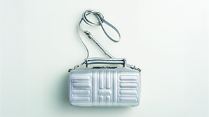 リモワ初のレザー採用グルーヴクロスボディバッグ新作感