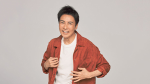 止まらない男、郷ひろみがTOD'Sをまとう。