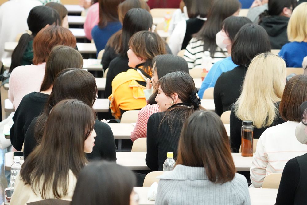 意見交換する参加者たちjpg