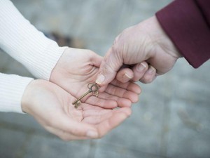 みなし贈与とは？　当てはまるケースから税率、贈与税を回避する方法まで解説