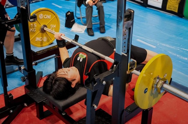 今ではベンチプレスの大会にも出場するAyumiさん／Ayumiさん（@ayumi.ax）提供