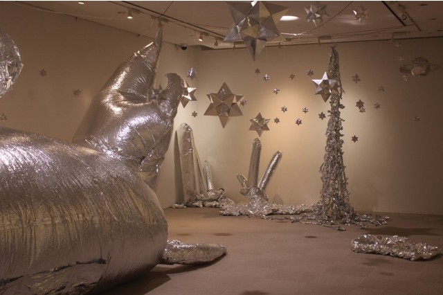 生徒たちが大宇宙空間を表現　高松工芸高校美術科2年生展「銀河に」　高松市