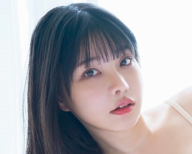 「FLASH」（25年12月16日発売号）に登場した穂波あみⓒ光文社／週刊FLASH（写真・唐木貴央）